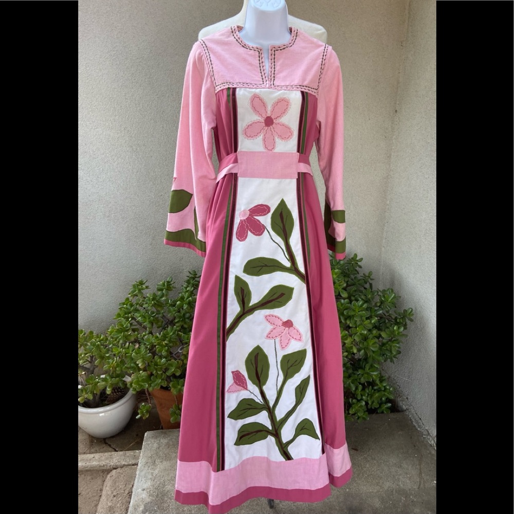 Vtg custom made boho kaftan dress pink flowers XS PRICE is FIRM